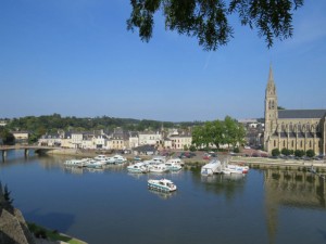 Location bateau sans permis sablé sur sarthe