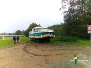 Hivernage bateau : installation de propulseurs d'étrave