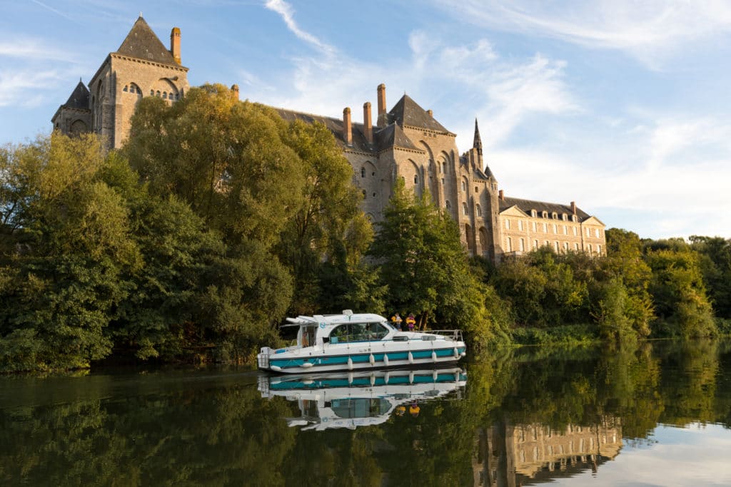 Déconfinement en Anjou, Sarthe et Mayenne : au pied de l'abbaye de Solesmes