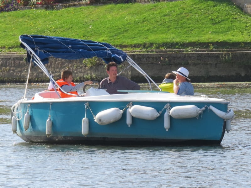 bateau journée sablé sur sarthe electrique