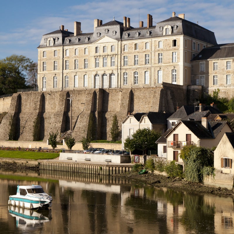 location bateau péniche sablé sur sarthe