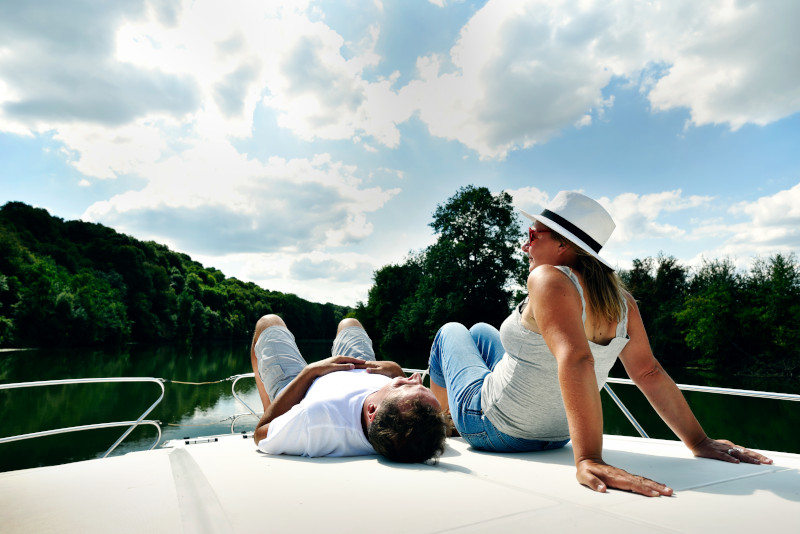 croisière romantique mayenne anjou navigation romantic boat hire france