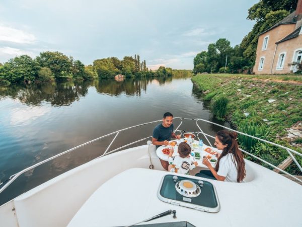 Comfort Family Boat 4 to 7 nicols 900dp