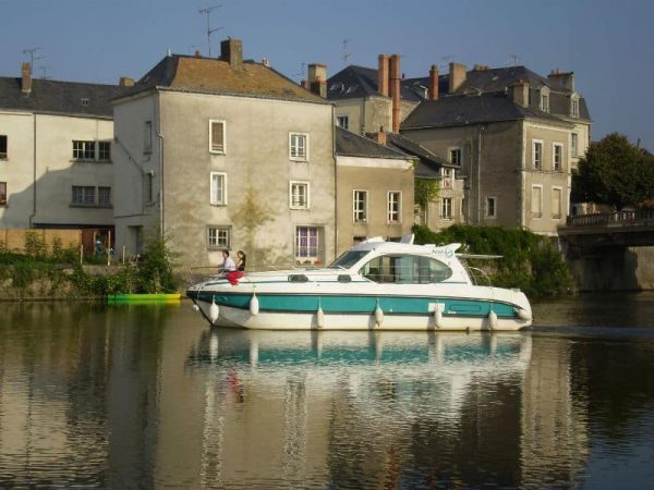 le bateau premium famille 4 à 6 personnes Nicols Quattro